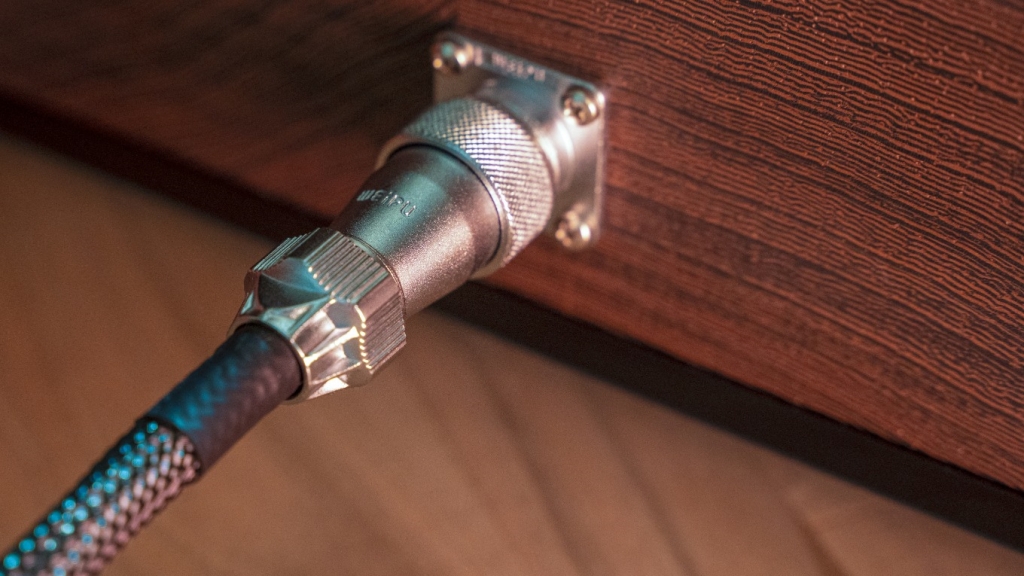 Massimo by Audiozen - Power supply professional connector